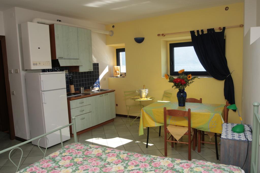 Villa Residence La Limonaia Gargnano Zimmer foto